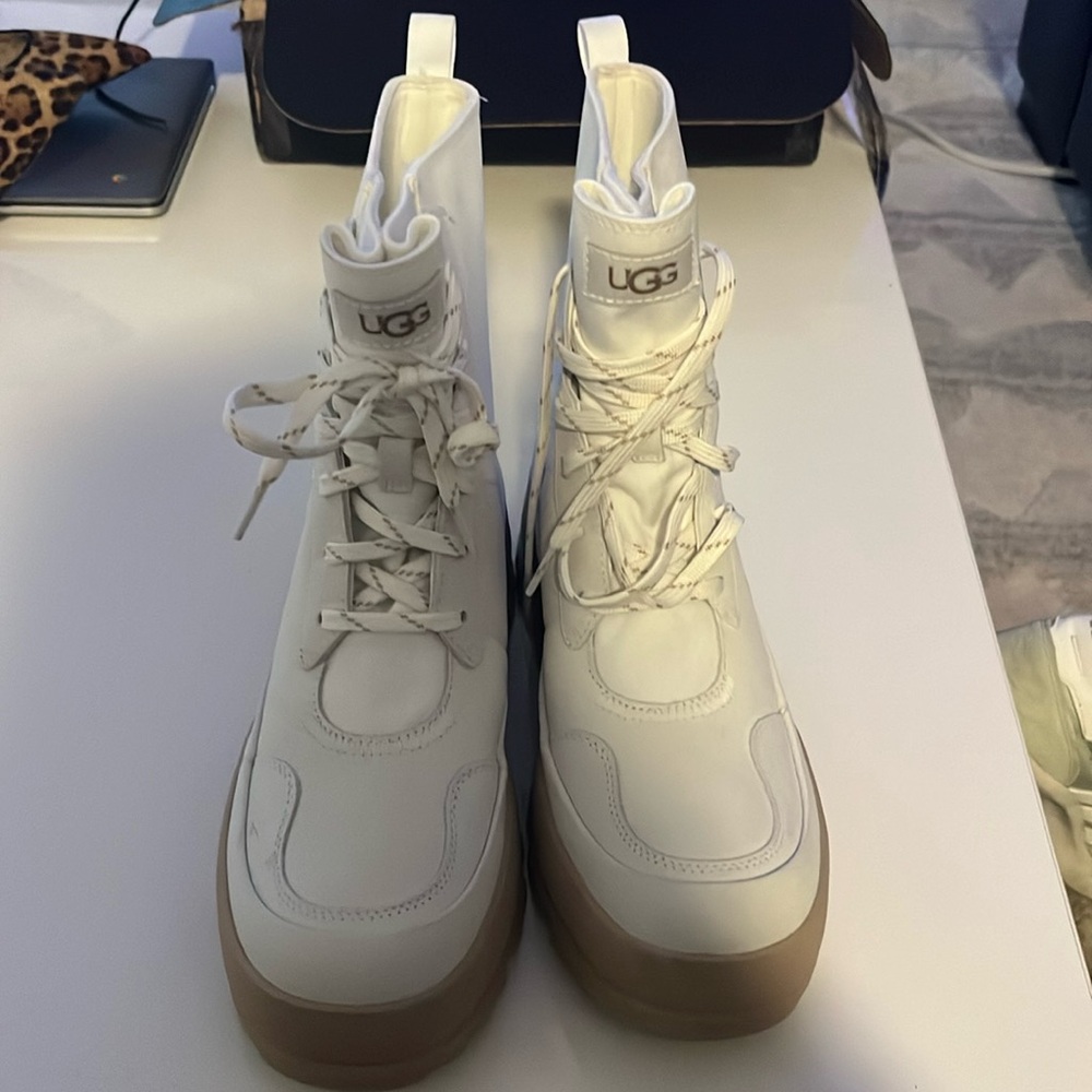 UGG